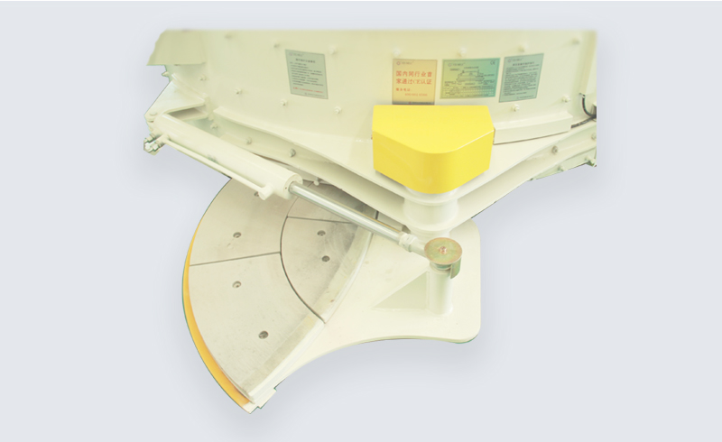 Hydraulic discharge door for planetary mixer